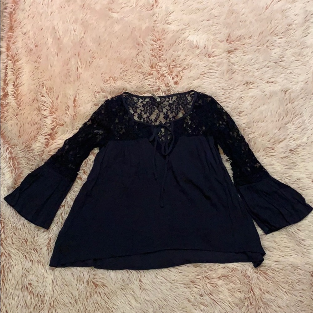 Long sleeved lace shirt